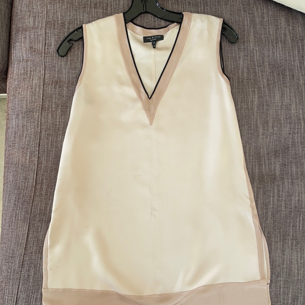 BEIGE V-NECK RAG & BONE BLOUSE